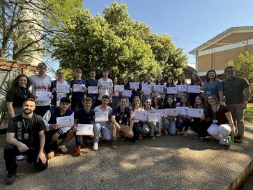 Estudantes da Escola da URI recebem certificado internacional por participação em intercâmbio virtual