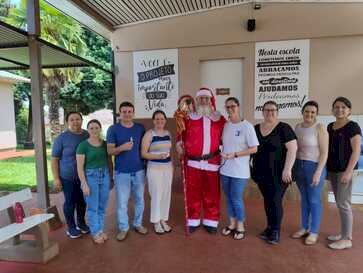 Papai Noel leva magia natalina às escolas de Ipiranga do Sul