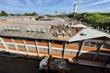 Obras para recuperação dos telhados recebe reforço para evitar novos prejuízos