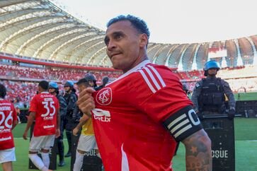 Fim do pesadelo: Inter vence o Bragantino por 3 a 1 e se mantém na Primeira Divisão do Campeonato Brasileiro