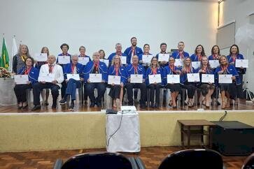 Professoras são diplomadas na Academia Getuliense de Letras