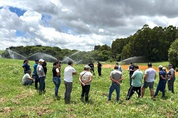 Dia de Campo destaca benefícios da irrigação na produção de leite em Faxinalzinho