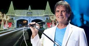 Roberto Carlos bate Cadillac em gravação e é levado para o hospital em Gramado