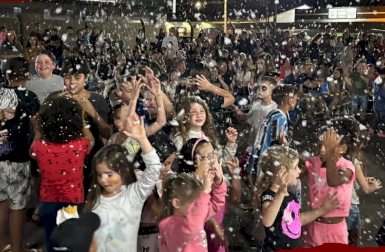 Evento Circense Encanta Comunidade no Erebango Natal e Encanto 2025