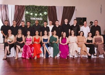 Colégio Estadual Ipiranga celebra formatura do Ensino Médio em noite de homenagens e conquistas
