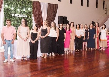 Colégio Estadual Ipiranga celebra formatura do Ensino Médio em noite de homenagens e conquistas