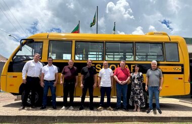 Administração Municipal de Erebango reforça investimentos na educação com aquisição de novo ônibus escolar