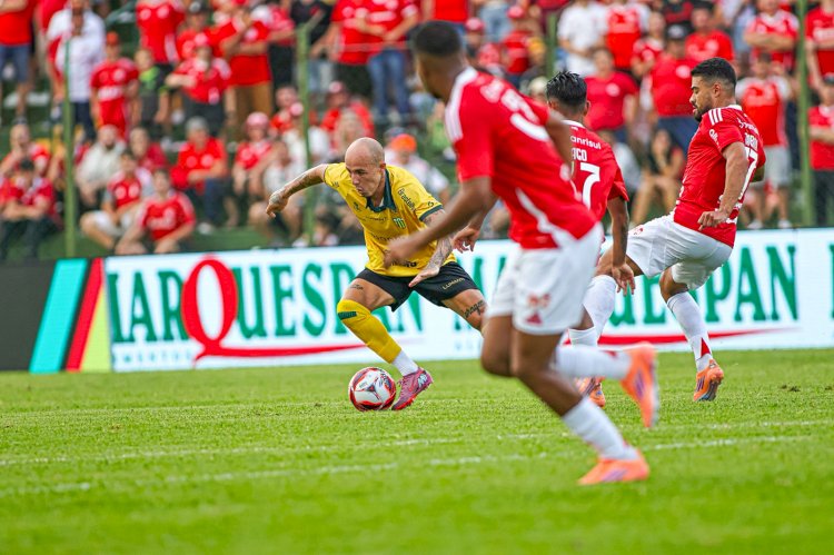 Fora de casa, o Inter perde de virada para o Ypiranga no Gauchão