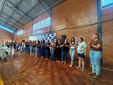 Girassol como símbolo de união e crescimento marca reunião de pais na Escola Municipal Floriano Peixoto