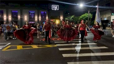 Escola de Samba Leões Dourados festejou o Carnaval na noite de terça-feira (17) em Getúlio Vargas