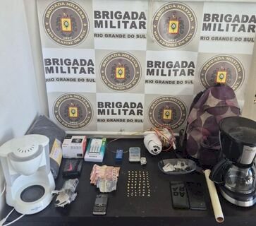 Dupla é presa por tráfico de drogas e crianças são encontradas em situação de vulnerabilidade