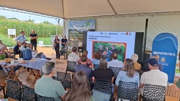 Universitária da Agronomia da URI fala sobre profissionalização da citricultura na Expodireto