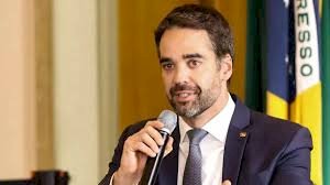Política “Se me deixarem ter a bola no pé, entro em campo e ganho”, diz Eduardo Leite sobre disputa à Presidência