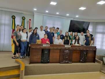 Alunos da IDEAU Santa Clara visitam a Câmara de Vereadores de Getúlio Vargas