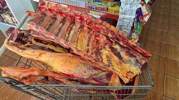 Mais de duas toneladas de produtos impróprios para o consumo são apreendidos em Sertão