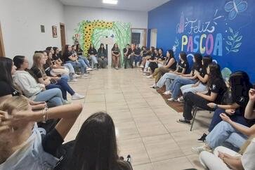 Curso de Fisioterapia realiza visita à Associação Aquarela Pró-Autista