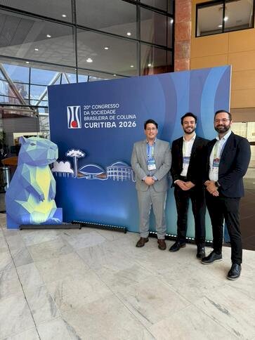 Equipe do OrtoHC participa de atualização em cirurgia da coluna 