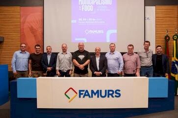 Ique Vedovato assume a presidência da Famurs em ato solene na sede da entidade