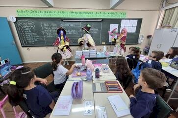 Troupe literária divulga Feira do Livro de Erechim