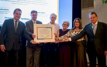 Sindilojas Alto Uruguai empossa nova diretoria e destaca  união do setor em solenidade com lideranças estaduais