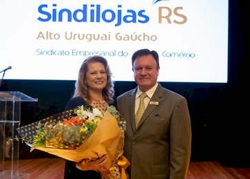 Sindilojas Alto Uruguai empossa nova diretoria e destaca  união do setor em solenidade com lideranças estaduais
