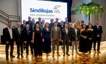 Sindilojas Alto Uruguai empossa nova diretoria e destaca  união do setor em solenidade com lideranças estaduais