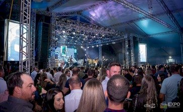 Leonardo encerra a Expo Tapejara 2026 com show histórico na Arena de Shows Super Danieli