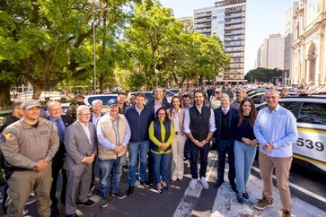 Governador Eduardo Leite entrega 30 novas viaturas à Brigada Militar