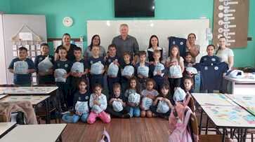 Entrega de Uniformes Escolares reforça compromisso com a educação em Floriano Peixoto