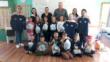 Entrega de Uniformes Escolares reforça compromisso com a educação em Floriano Peixoto