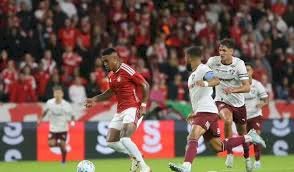 No Beira-Rio, Inter vence o Fluminense por 2 a 0 e se afasta da zona de rebaixamento