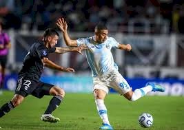 Jogando na Argentina, Grêmio vence por 3 a 0 o Deportivo Riestra pela Copa Sul-Americana