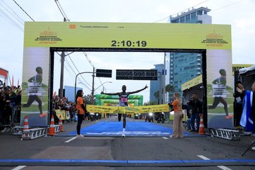 Maratona Internacional de Porto Alegre Olympikus 2026 tem como grandes campeões Gelane Senbete (ETI) e Daniel Sang (QUE)