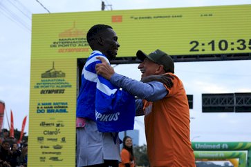 Maratona Internacional de Porto Alegre Olympikus 2026 tem como grandes campeões Gelane Senbete (ETI) e Daniel Sang (QUE)