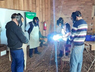 Curso Intensivo de Solda reúne participantes em Erebango