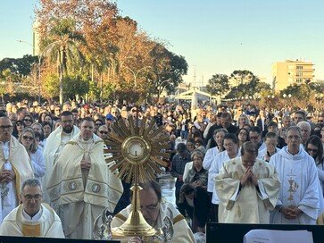 Diocese de Erexim celebra Corpus Christi com missas, procissões, tapetes e gesto concreto de solidariedade