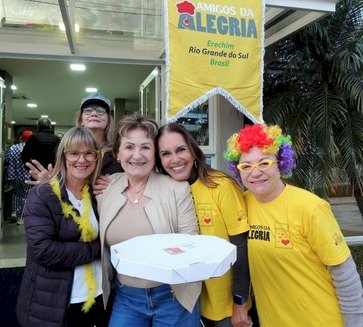 Clown internacional em Erechim: o Brasil precisa apoiar grupos como os Amigos da Alegria