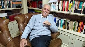 Luiz Coronel lança livro da Coleção Dicionários