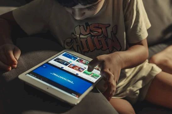 Conselho Nacional de Justiça aprova regras para crianças e adolescentes em plataformas digitais