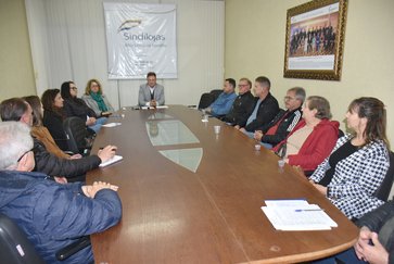 Sindilojas Alto Uruguai recebe equipe da Fecomércio-RS para apresentação de soluções voltadas ao fortalecimento empresarial