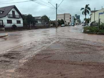 Temporal castiga a região: pontos do centro e bairros de Getúlio Vargas ficam alagados​
