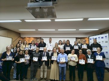 Hospital de Clínicas destaca trajetória de colaboradores que completaram 10, 20 e 30 anos de trabalho