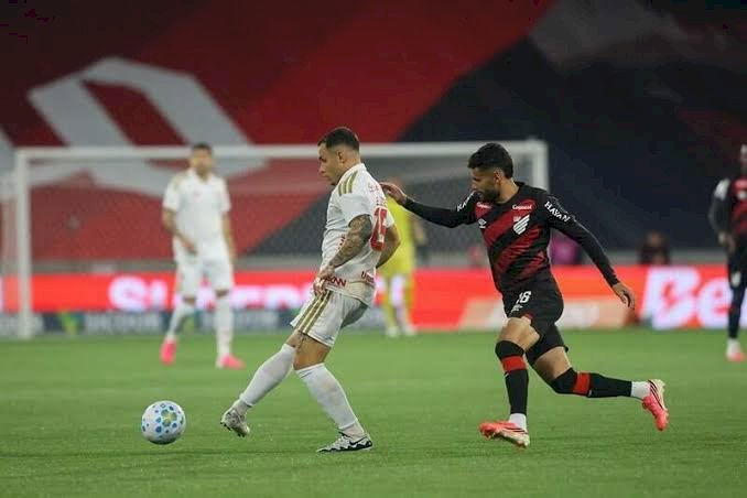 Fora de casa pelo Brasileirão, Inter perde de 2 a 0 para o Athletico Paranaense