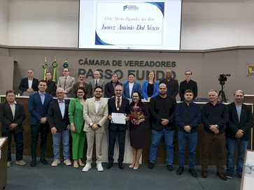 Diretor Técnico do HC, Dr. Juarez Dal Vesco recebe a Medalha Grão Mérito Fagundes dos Reis