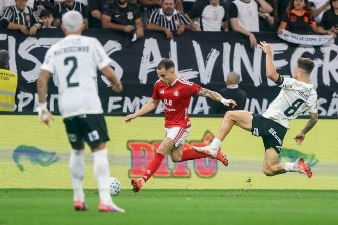 Inter perde de 2 a 1 para o Corinthians, mas avança às quartas de final da Copa do Brasil