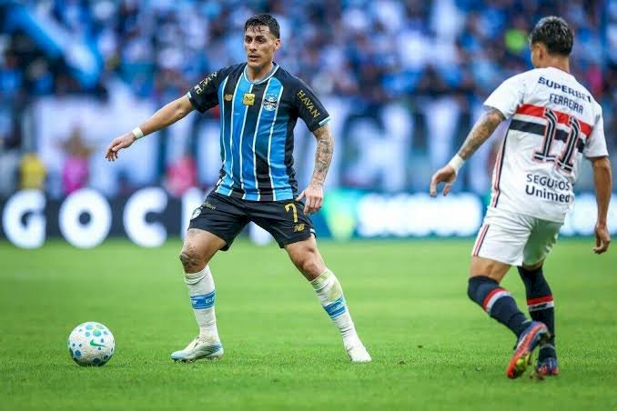 Na Arena, Grêmio vence o São Paulo e deixa a zona de rebaixamento do Brasileirão