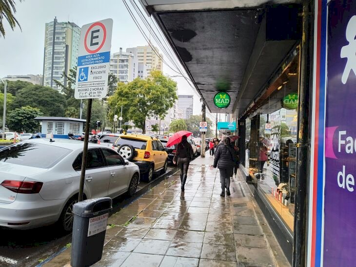 Virada no tempo traz chuvas e queda na temperatura