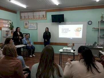 Secretaria Municipal de Educação promove formação “Cuidar de Quem Cuida” com foco na saúde emocional dos profissionais da educação