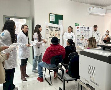 Medicina da URI informa comunidade sobre como prevenir as hepatites e a leishmaniose