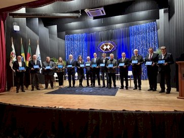 Homenagens marcam a abertura das comemorações dos 50 anos do Curso de Administração da URI